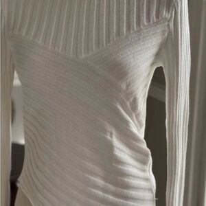 Chic White Ribbed Sweater